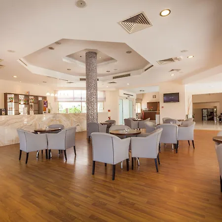 Crown Henipa Hotell Larnaca