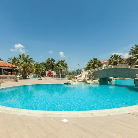 Crown Henipa Hotell Larnaca