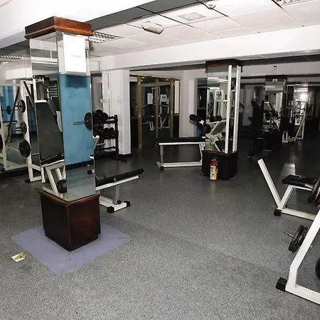 Hotell Crown Henipa Larnaca