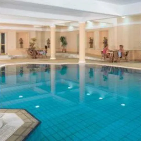 Hotell Crown Henipa Larnaca