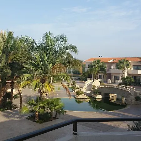 Crown Henipa Hotell 3*