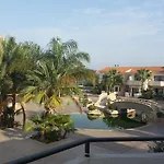 Crown Henipa Готель 3*