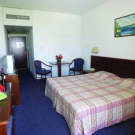 Crown Henipa Szálloda 3*