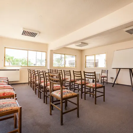 Crown Henipa 3* Lárnaka