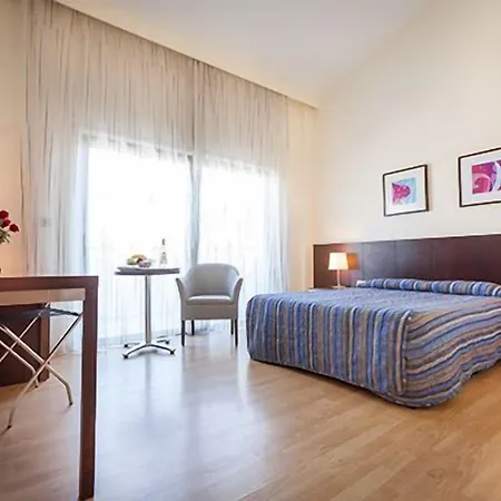 Szálloda Crown Henipa