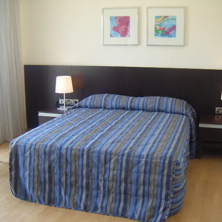 Crown Henipa Szálloda Lárnaka