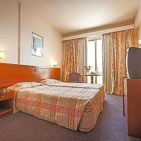 Hotel Crown Henipa 3*