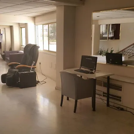 Crown Henipa Lárnaka