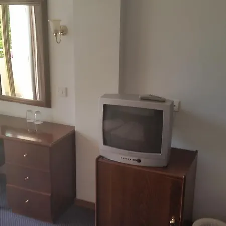 Szálloda Crown Henipa Lárnaka