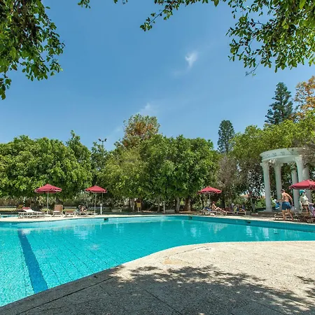 Hotel Crown Henipa Livadhia