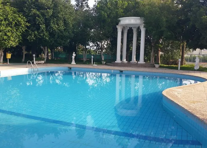 Crown Henipa 3* Larnaka