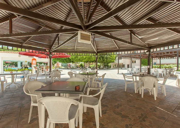 Crown Henipa Larnaka