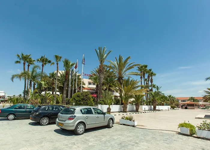 Crown Henipa ホテル ラルナカ