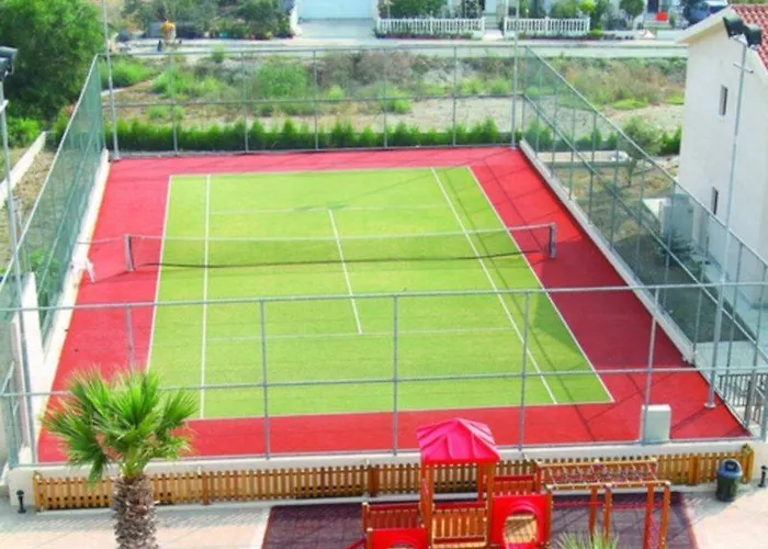 Crown Henipa Larnaka