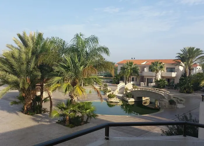 Crown Henipa Hotel 3*