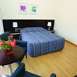 Crown Henipa Hotel
