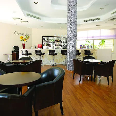 Hotel Crown Henipa
