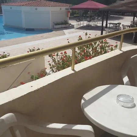 Hotel Crown Henipa Larnaca