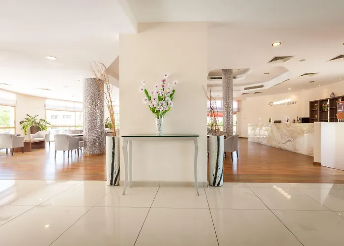 Crown Henipa Ξενοδοχείο Λάρνακα