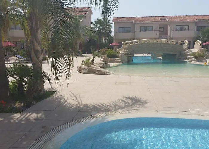 Ξενοδοχείο Crown Henipa 3*