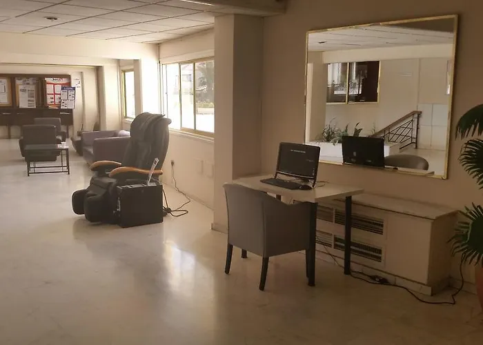 Crown Henipa Λάρνακα