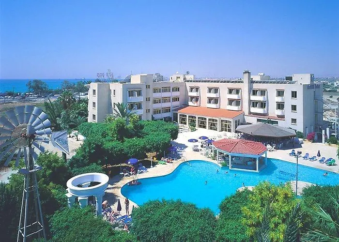 Ξενοδοχείο Crown Henipa 3*