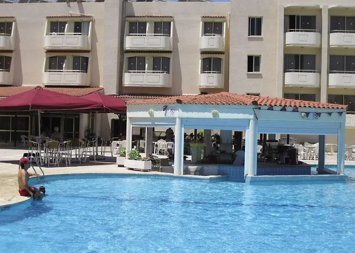 Ξενοδοχείο Crown Henipa 3*